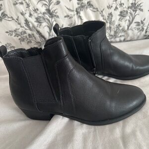 Women's Black Ankle Boots (size 9)